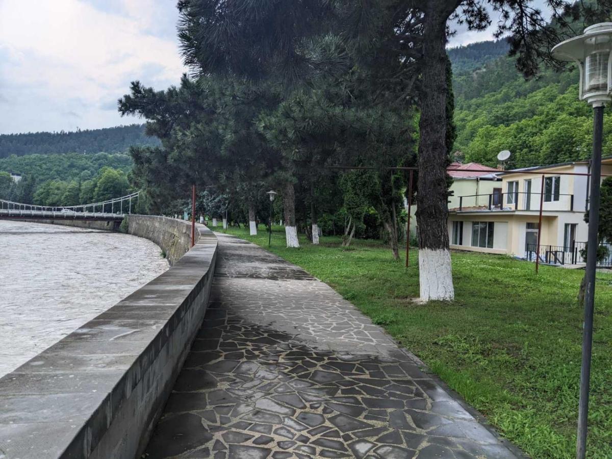 Riverside Bordžomi Exteriér fotografie